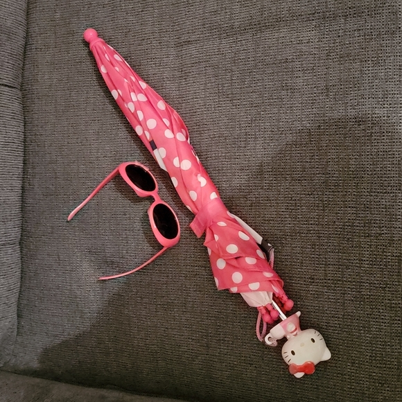 Hello Kitty Umbrella and Sunnies 🕶 - Picture 14 of 15